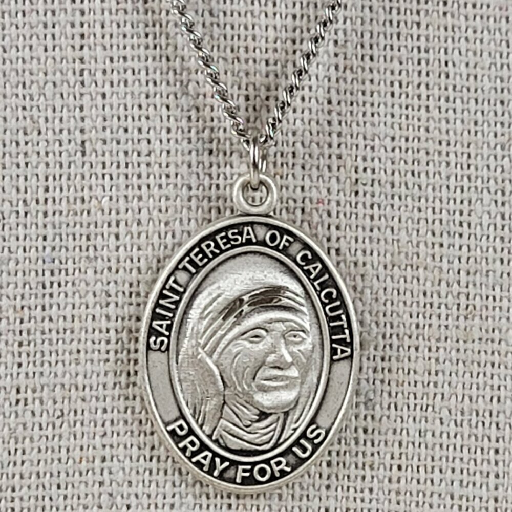 JC St.Teresa Medal Pendant Necklace Sterling Silver 925 Lobster Clasp 18 Inch